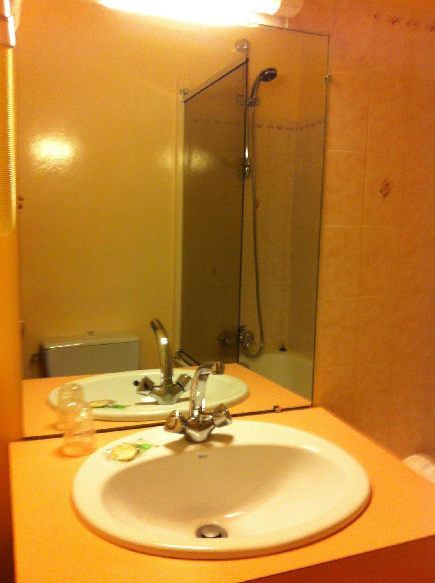 Hotel Les Pastels La Roche-sur-Yon Pokoj fotografie